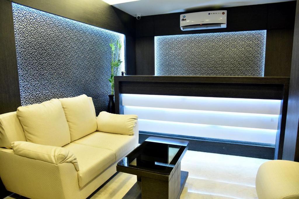 צ'נאי Pine Tree Boutique Hotel מראה חיצוני תמונה
