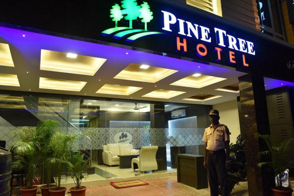 צ'נאי Pine Tree Boutique Hotel מראה חיצוני תמונה