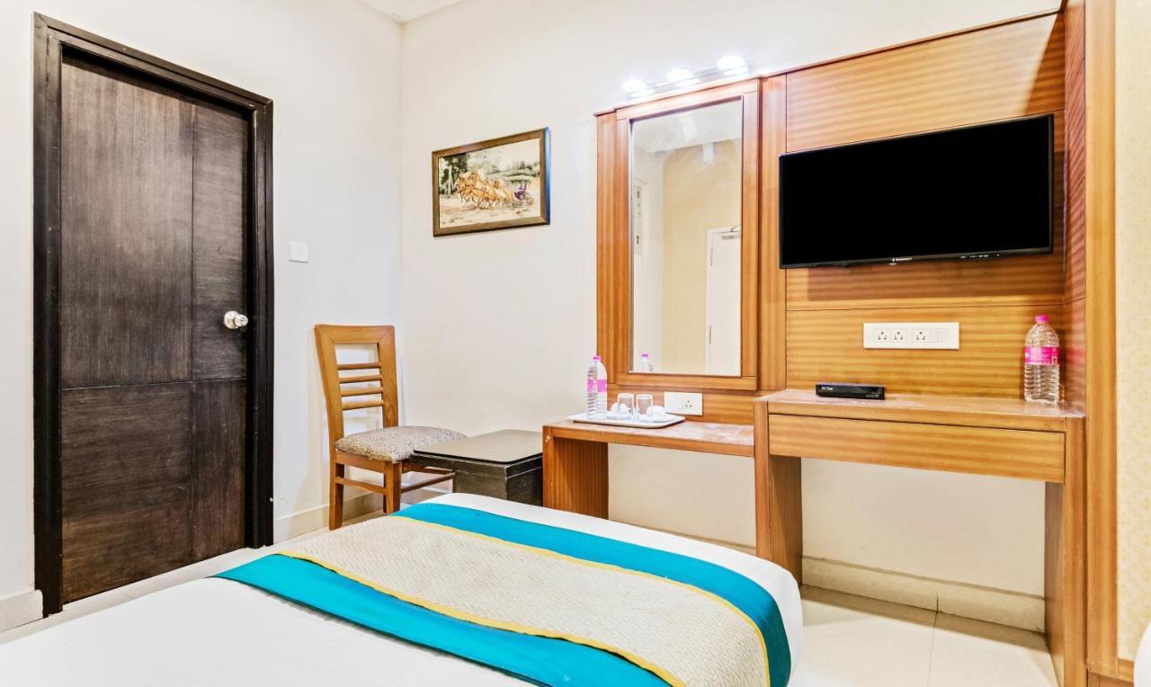 צ'נאי Pine Tree Boutique Hotel מראה חיצוני תמונה