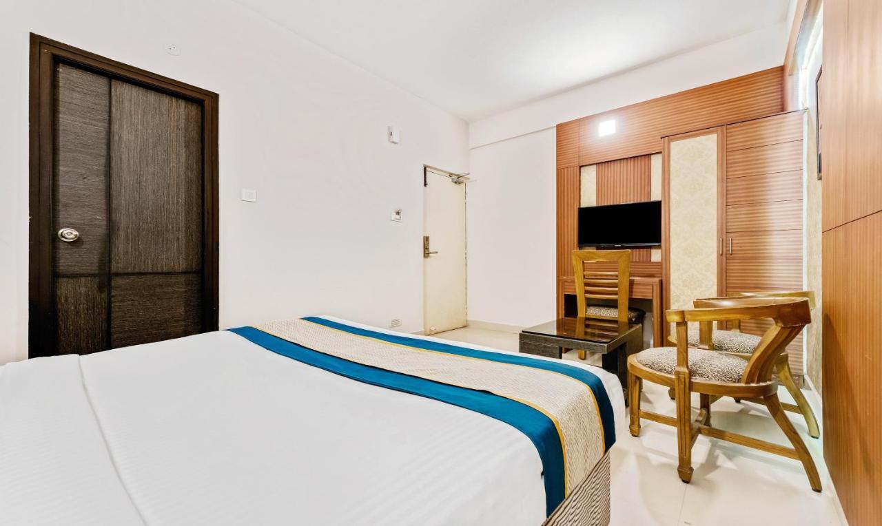 צ'נאי Pine Tree Boutique Hotel מראה חיצוני תמונה